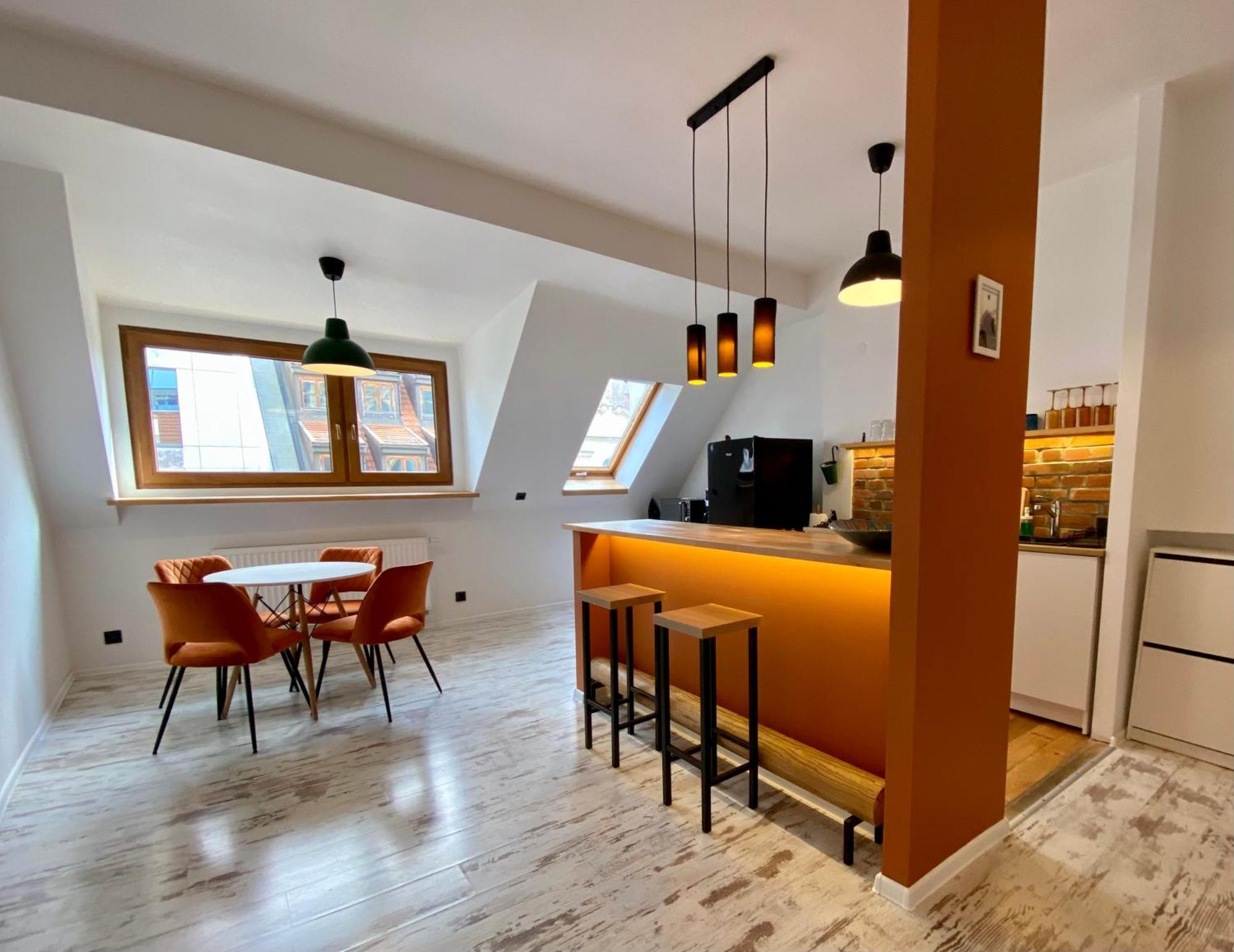 93 M2 Rynek Kino Na Dachu Self Check-In Apartment วรอตซวาฟ ภายนอก รูปภาพ